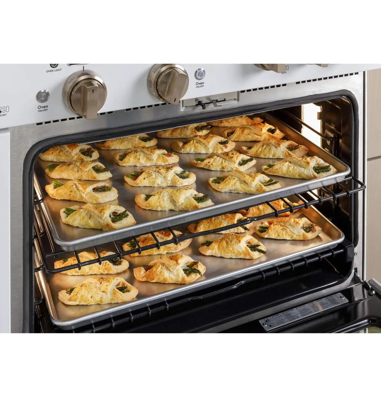 Cafe C2Y366P3TD1 Caf&#8482; 36 Smart Dual-Fuel Commercial-Style Range With 6 Burners (Natural Gas)