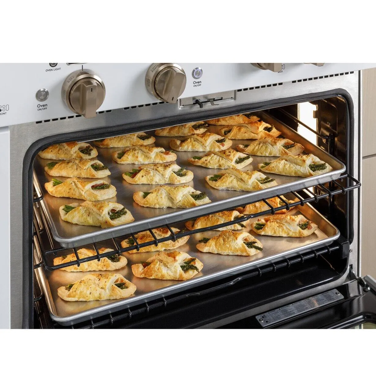 Cafe C2Y366P4TW2 Caf&#8482; 36 Smart Dual-Fuel Commercial-Style Range With 6 Burners (Natural Gas)