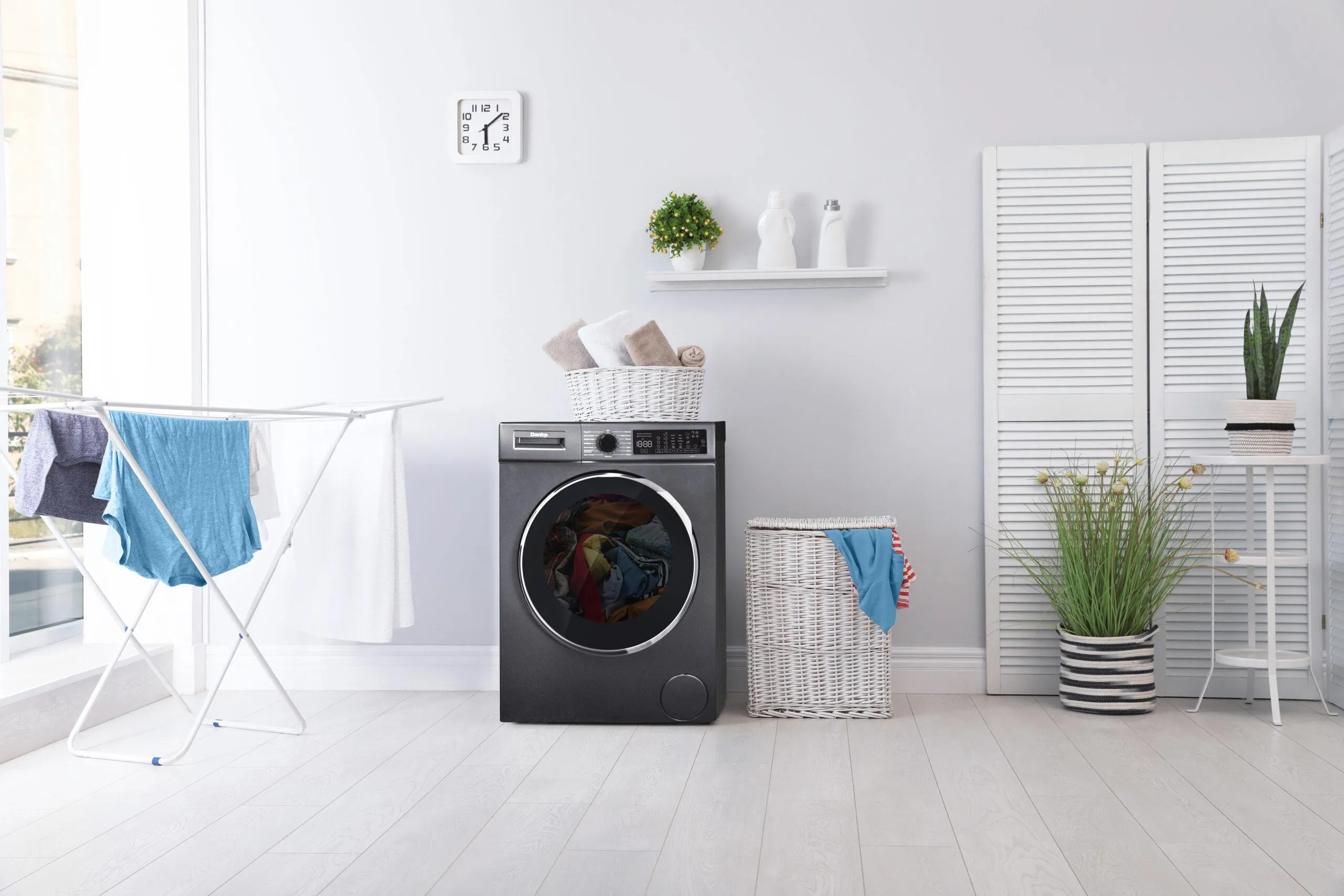 Danby DWM022D1DSDB Danby 2.2 Cu. Ft. 24 Front Load Washing Machine