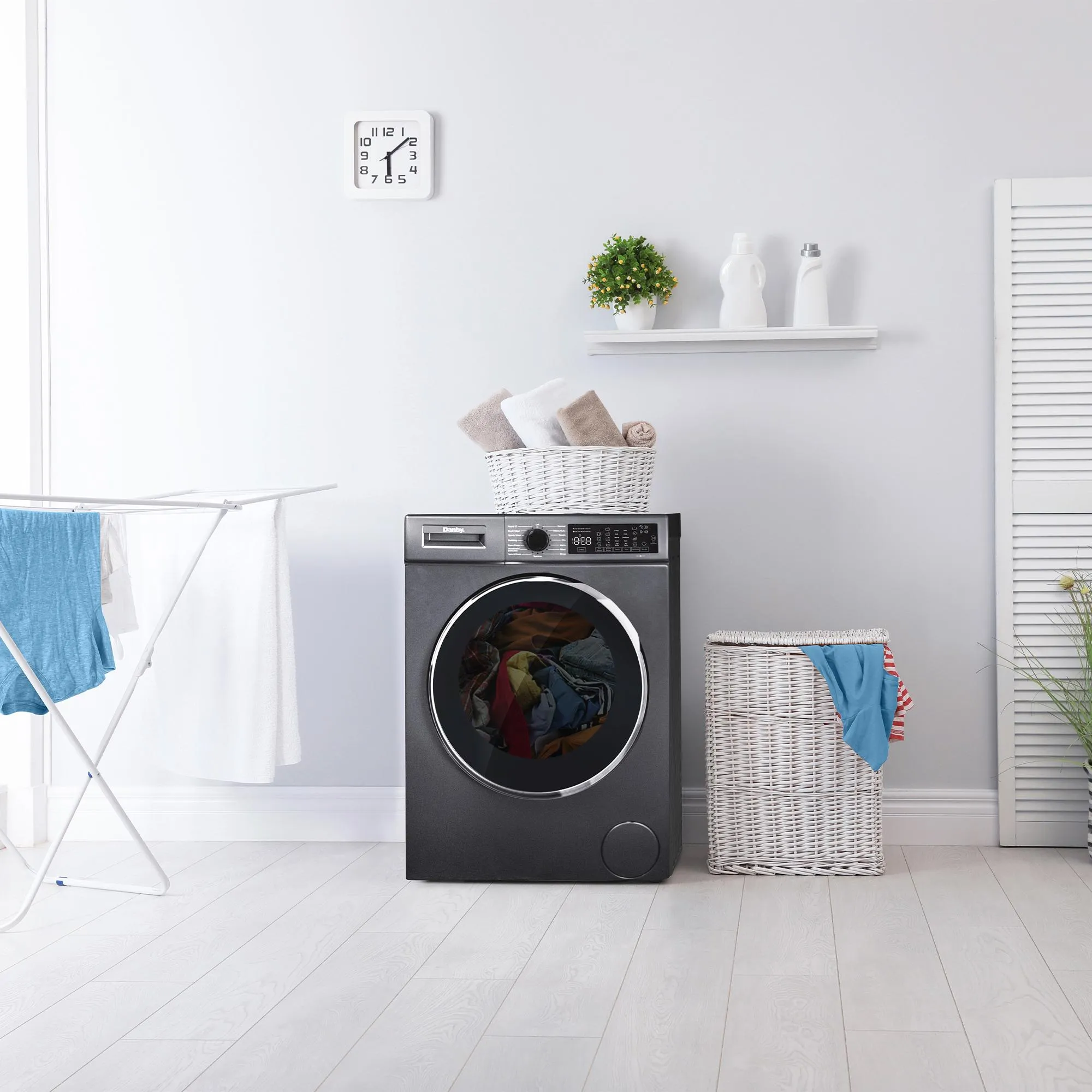 Danby DWM022D1DSDB Danby 2.2 Cu. Ft. 24 Front Load Washing Machine