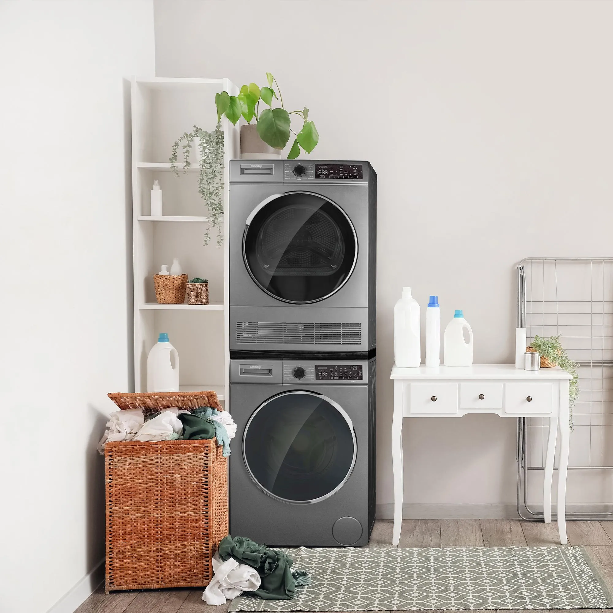 Danby DWM022D1DSDB Danby 2.2 Cu. Ft. 24 Front Load Washing Machine