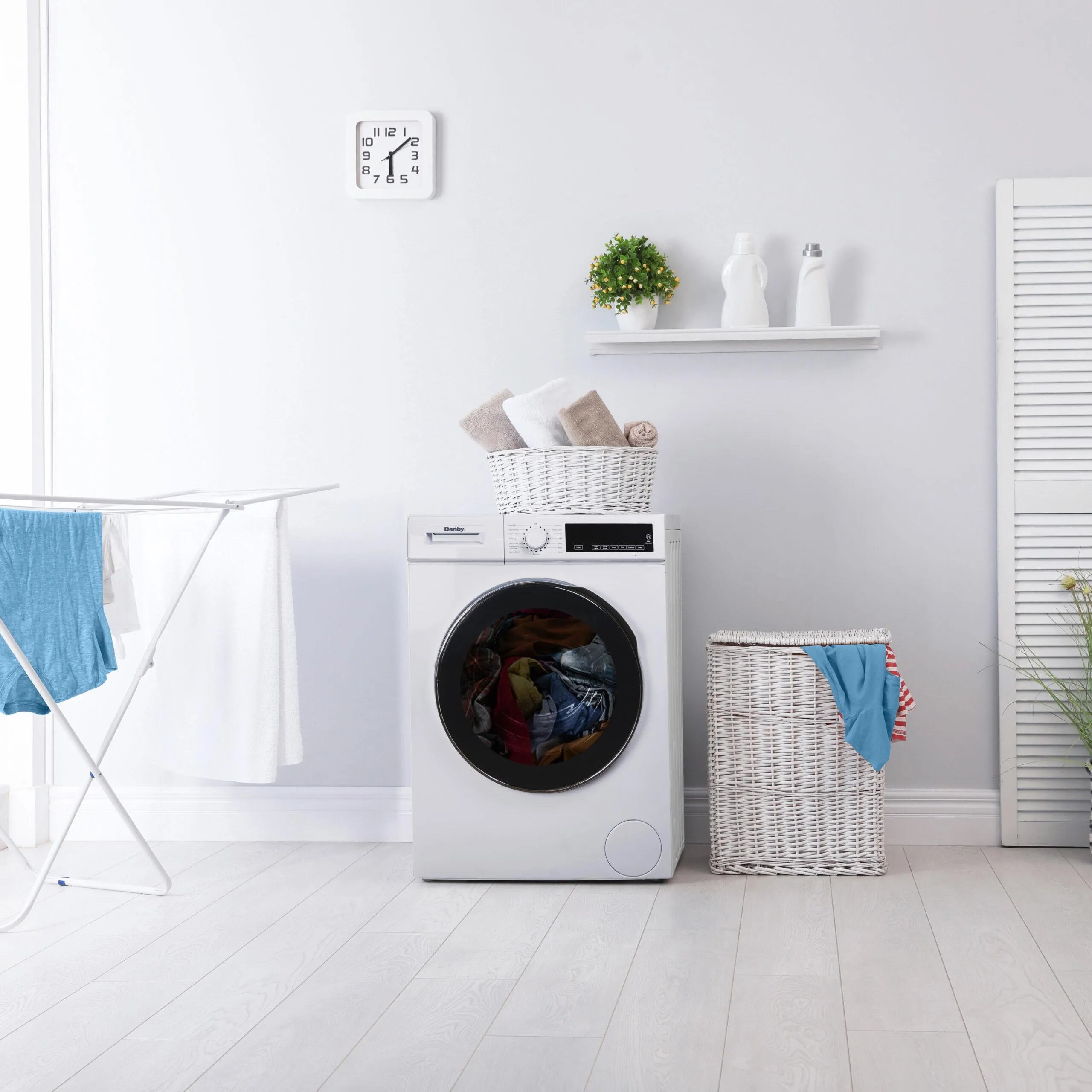 Danby DWM022D3WDB Danby 24-Inch. 2.2 Cu Ft. Stackable Front Load Washer With Steam In White