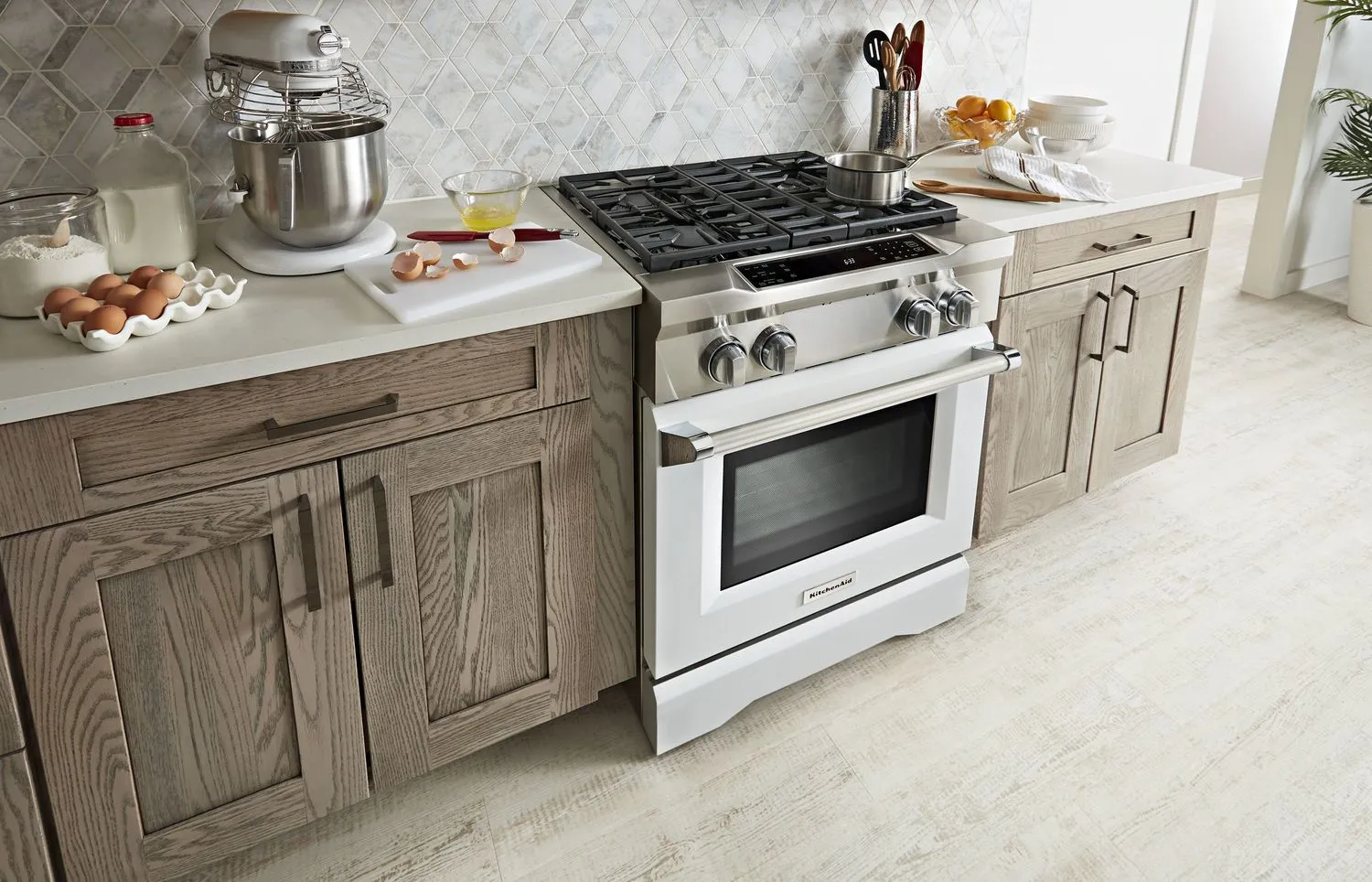 Kitchenaid KDRS407VMW 30'' 4-Burner Dual Fuel Freestanding Range. Commercial-Style Imperial White