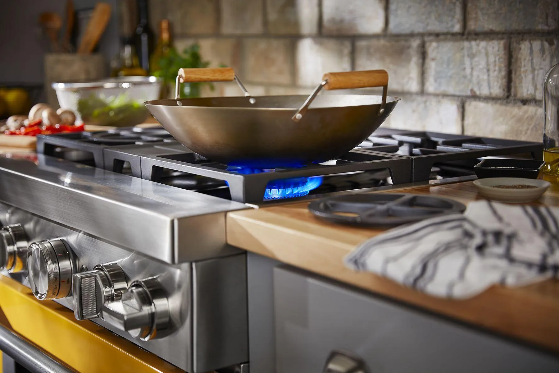 Kitchenaid KFDC500JYP Kitchenaid 30'' Smart Commercial-Style Dual Fuel Range With 4 Burners - Yellow Pepper