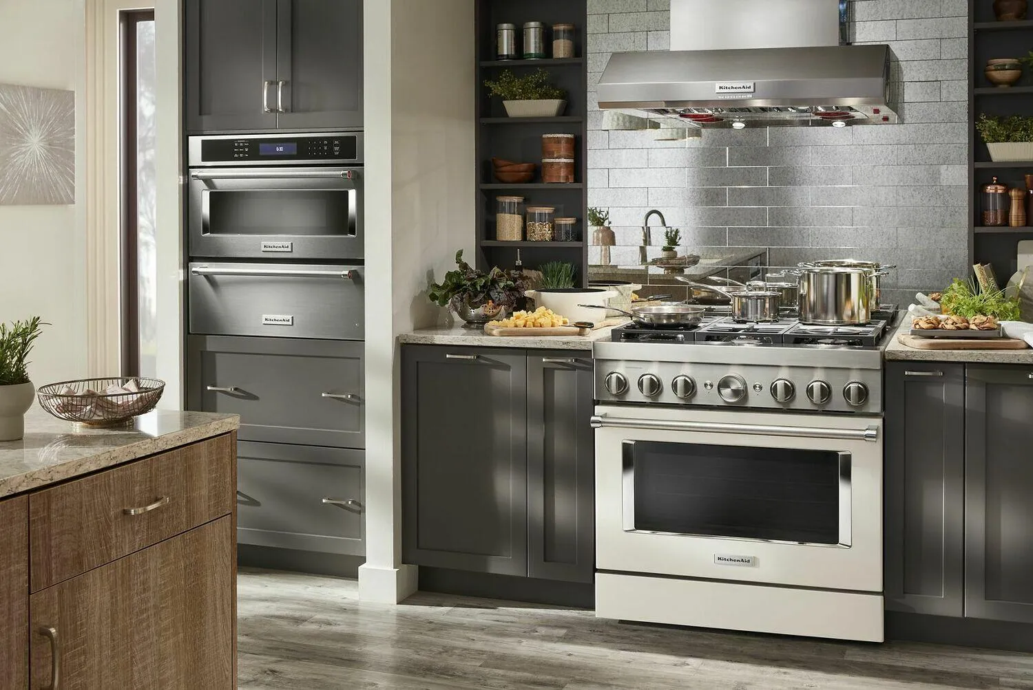 Kitchenaid KVWC956KSS 36 585 Or 1170 Cfm Motor Class Commercial-Style Wall-Mount Canopy Range Hood - Stainless Steel