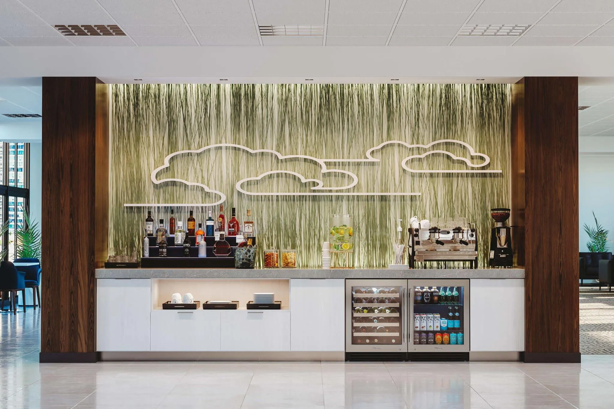 True Residential TUBADA24RGAO 24 Inch Overlay Glass Door Right Hinge Ada Height Undercounter Beverage Center